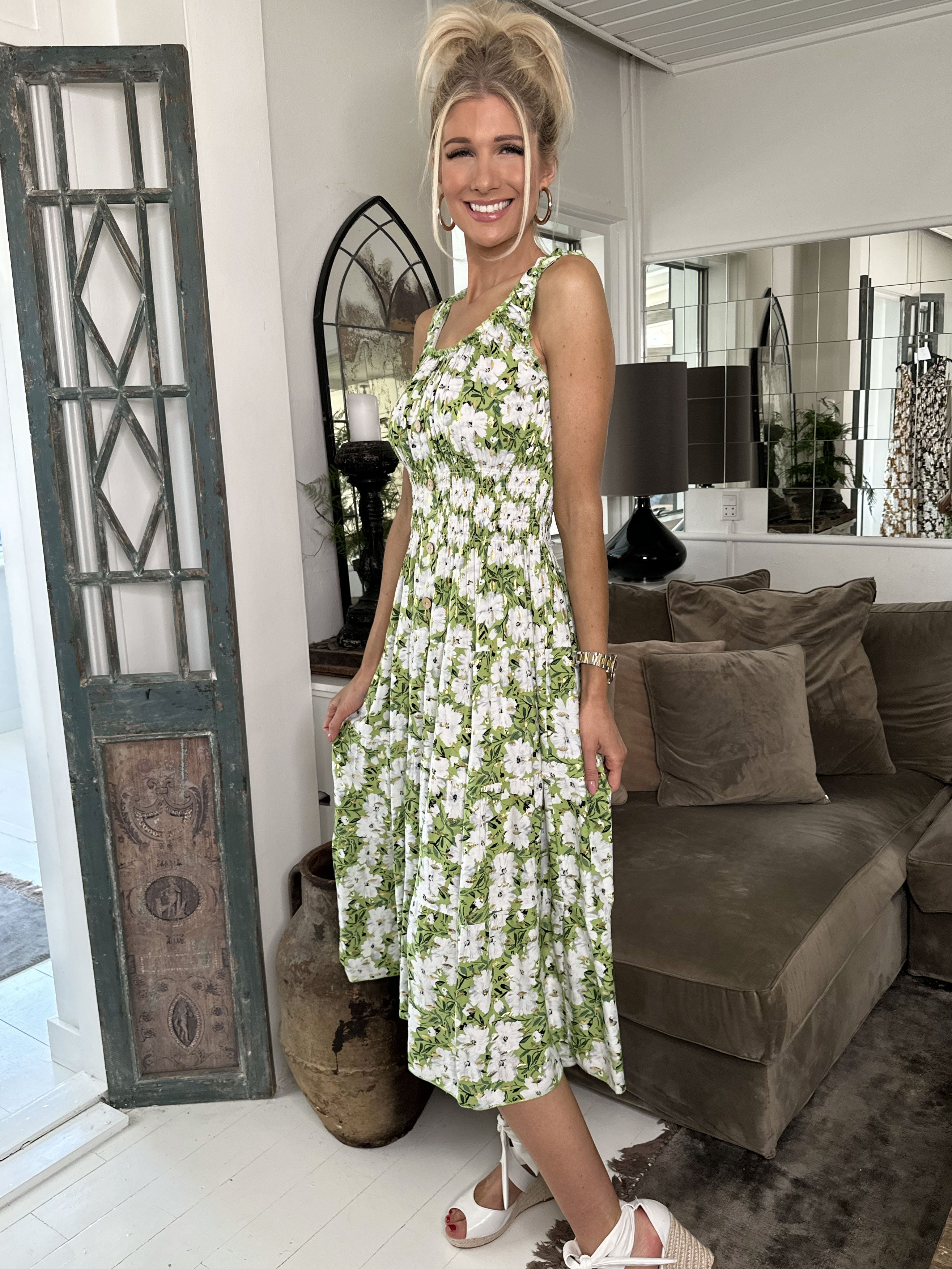 Alicia summer Short - Sød stropkjole med sommerblomster